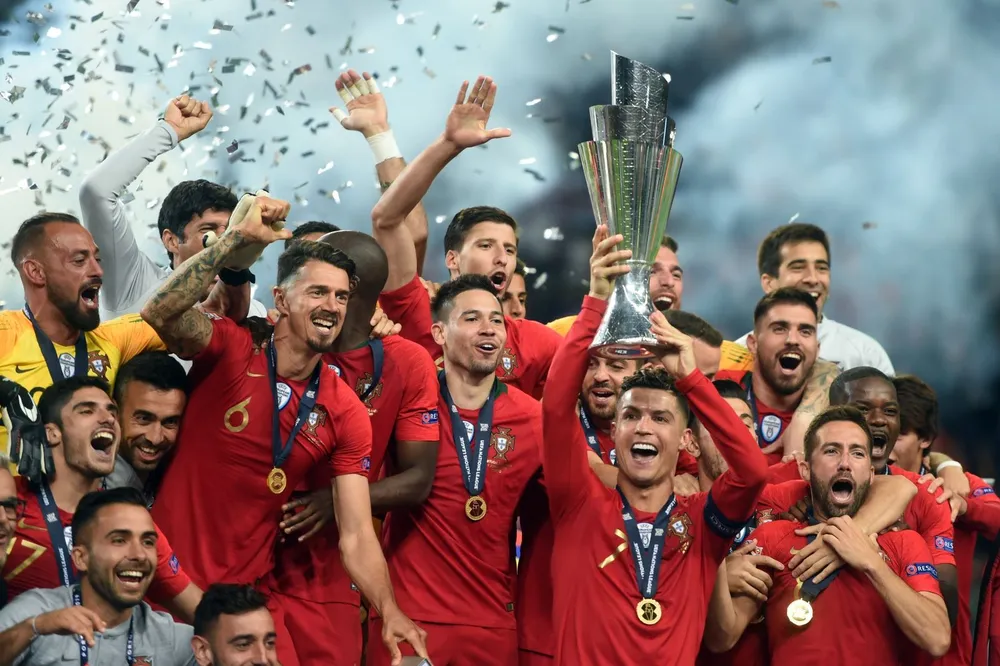 Euro – Giải Vô địch Châu Âu là giải bóng đá lớn nhất thế giới